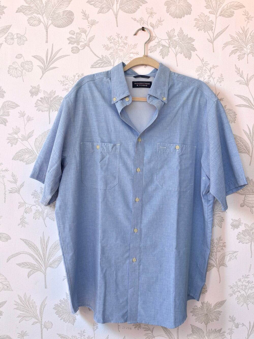 NWOT Roundtree & Yorke Mens L Blue Short Sleeve Button Down Shirt 2 Pocket